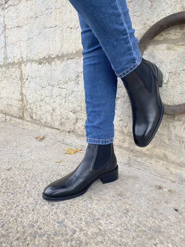 BOOTS D930